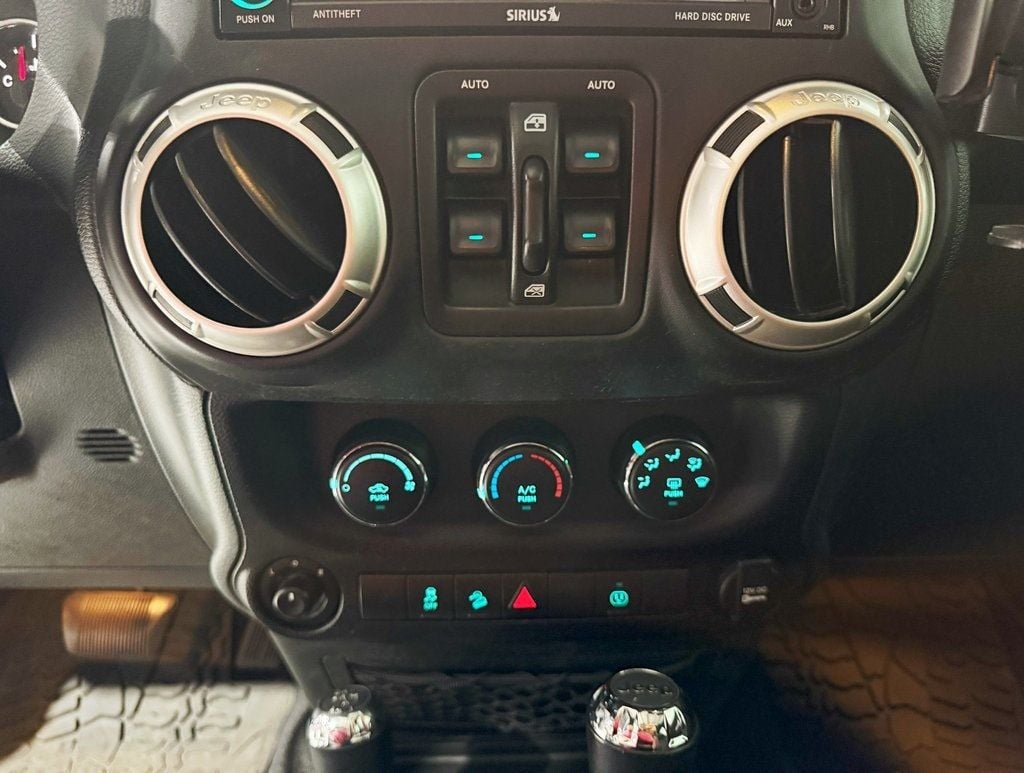 2017 Jeep Wrangler Unlimited Rubicon photo 17