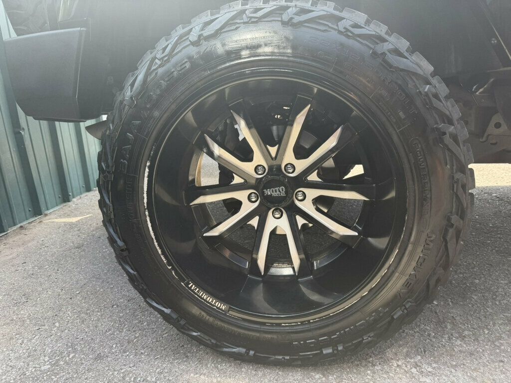 2017 Jeep Wrangler Unlimited UNLIMITED SAHARA MAX TOW PKG LIFTED W/20" MOTO METAL WHEELS  - 23067580 - 23