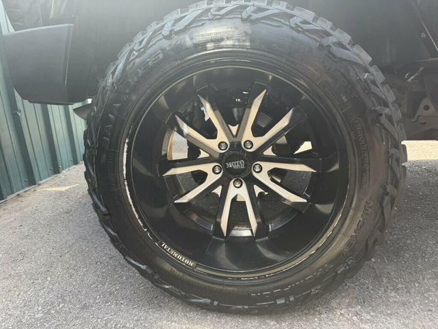 2017 Jeep Wrangler Unlimited UNLIMITED SAHARA MAX TOW PKG LIFTED W/20" MOTO METAL WHEELS  - 23067580 - 23