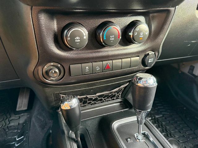 2017 Jeep Wrangler Unlimited Willys Wheeler 4x4 - 22972327 - 37