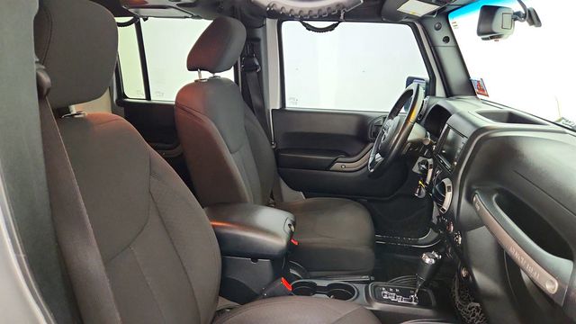 2017 Jeep Wrangler Unlimited Willys Wheeler 4x4 Black 3 Piece Hard Top & Upgraded Radio - 23025743 - 21