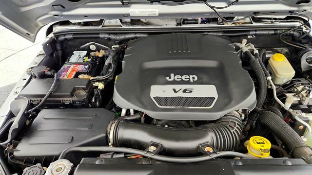 2017 Jeep Wrangler Unlimited Willys Wheeler 4x4 Black 3 Piece Hard Top & Upgraded Radio - 23025743 - 24