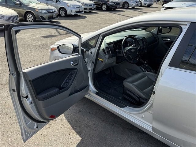 2017 Kia Forte EX Automatic - 22752620 - 40