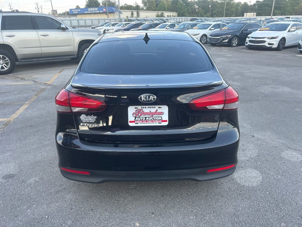 2017 Kia Forte LX Base photo 5