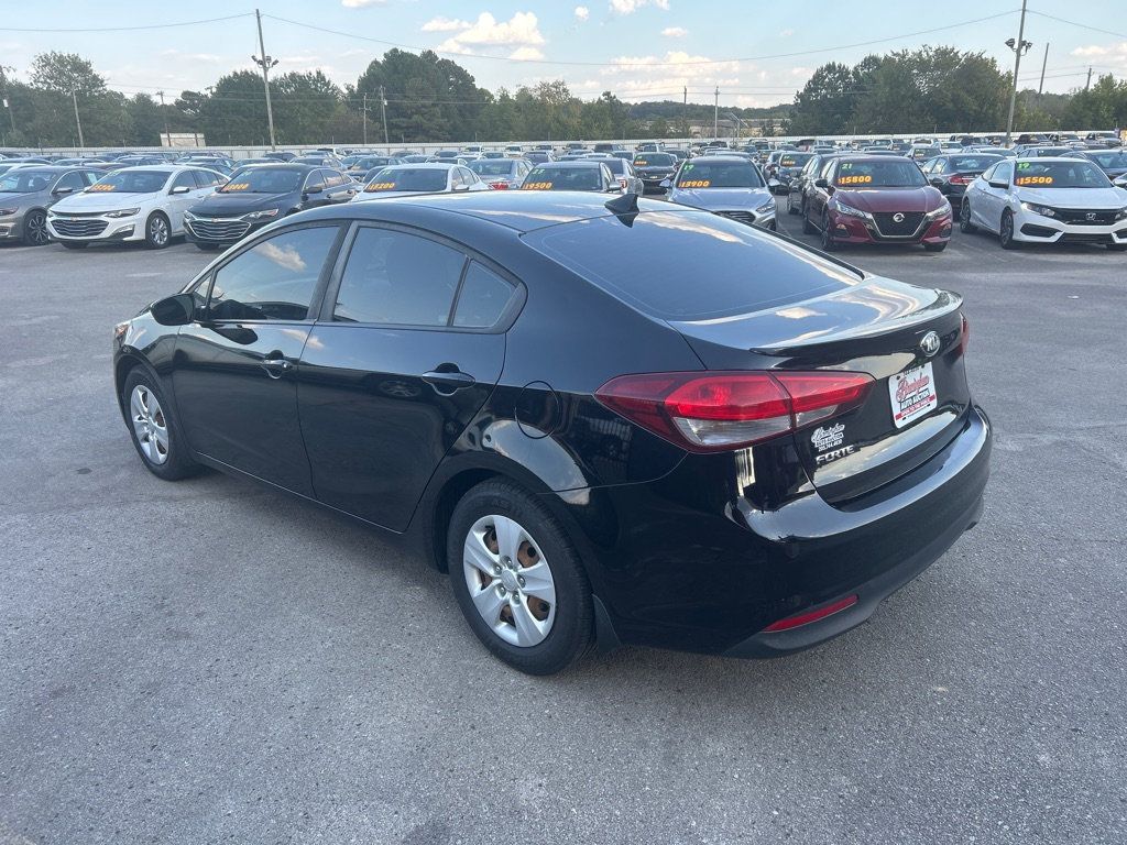 2017 Kia Forte LX Base photo 6