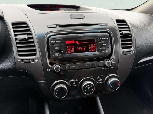 2017 Kia Forte LX Automatic - 22962411 - 34