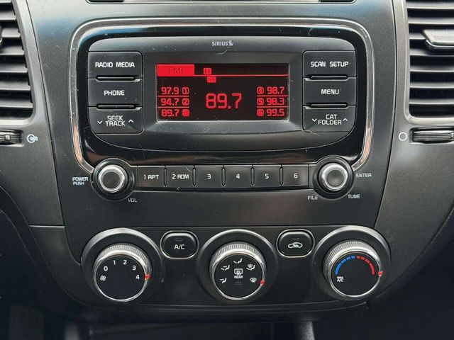 2017 Kia Forte LX Automatic - 22962411 - 35