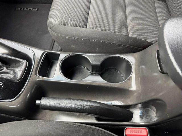 2017 Kia Forte LX Automatic - 22962411 - 37