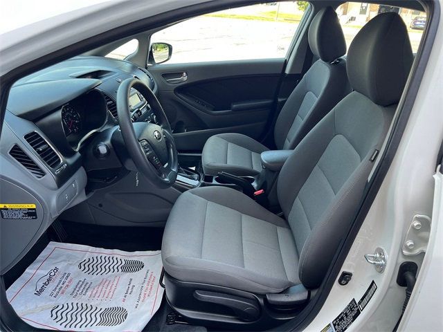 2017 Kia Forte LX Base photo 10