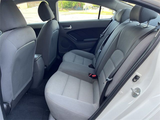 2017 Kia Forte LX Base photo 11
