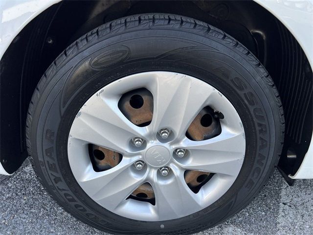 2017 Kia Forte LX Base photo 13