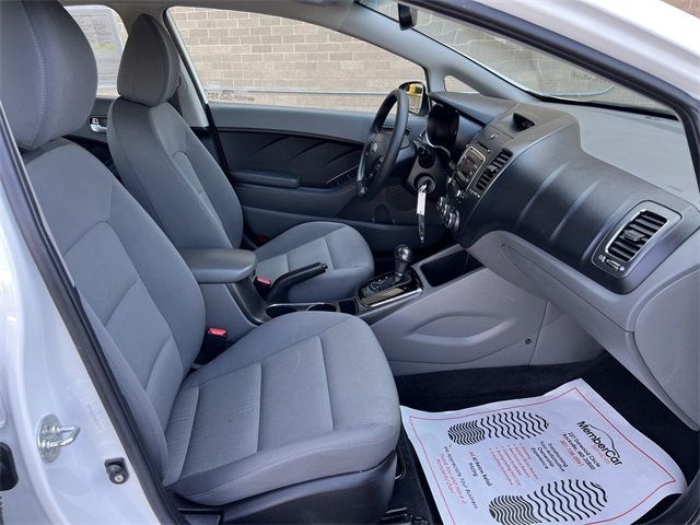 2017 Kia Forte LX Base photo 15