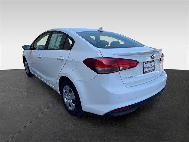 2017 Kia Forte LX Base photo 3