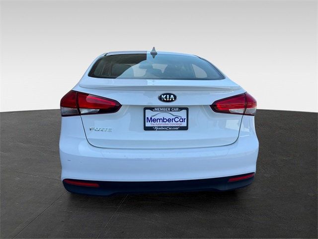 2017 Kia Forte LX Base photo 4