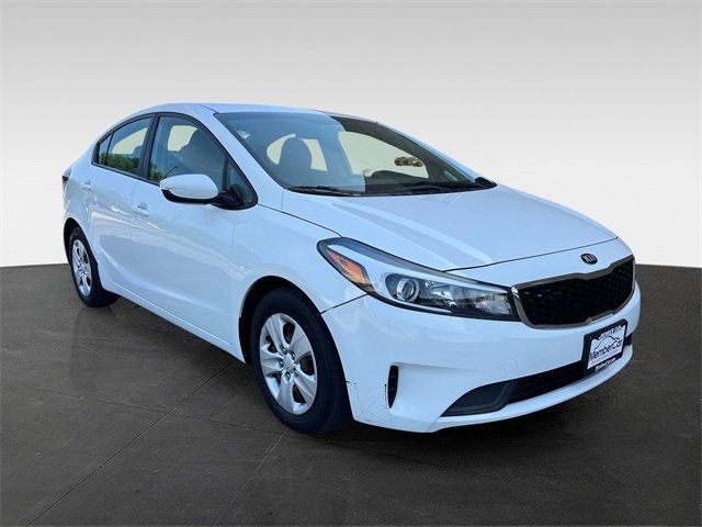 2017 Kia Forte LX Base photo 6