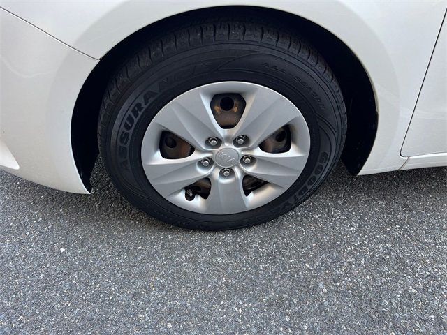 2017 Kia Forte LX Base photo 8