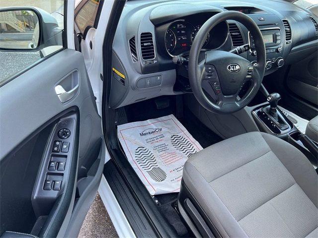 2017 Kia Forte LX Base photo 9