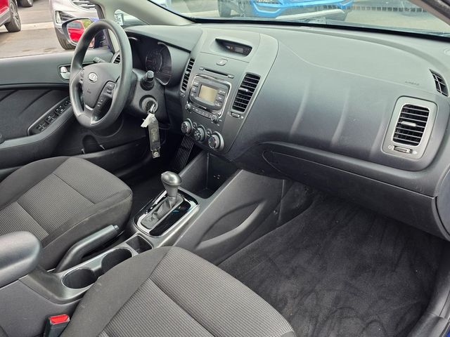 2017 Kia Forte LX Automatic - 22965967 - 2