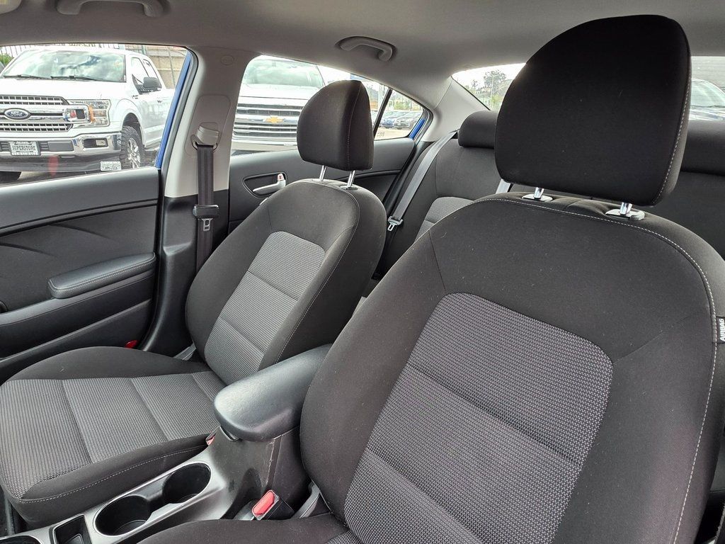 2017 Kia Forte LX Automatic - 22965967 - 3