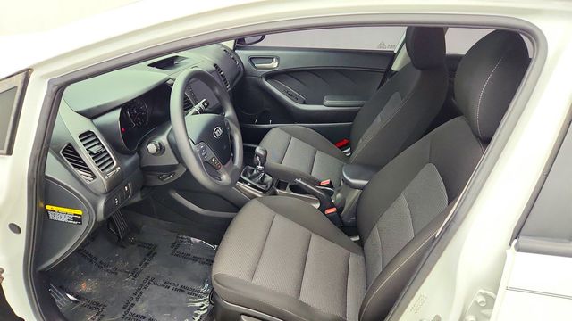 2017 Kia Forte LX Manual - 23075457 - 17