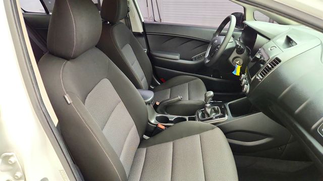 2017 Kia Forte LX Manual - 23075457 - 20