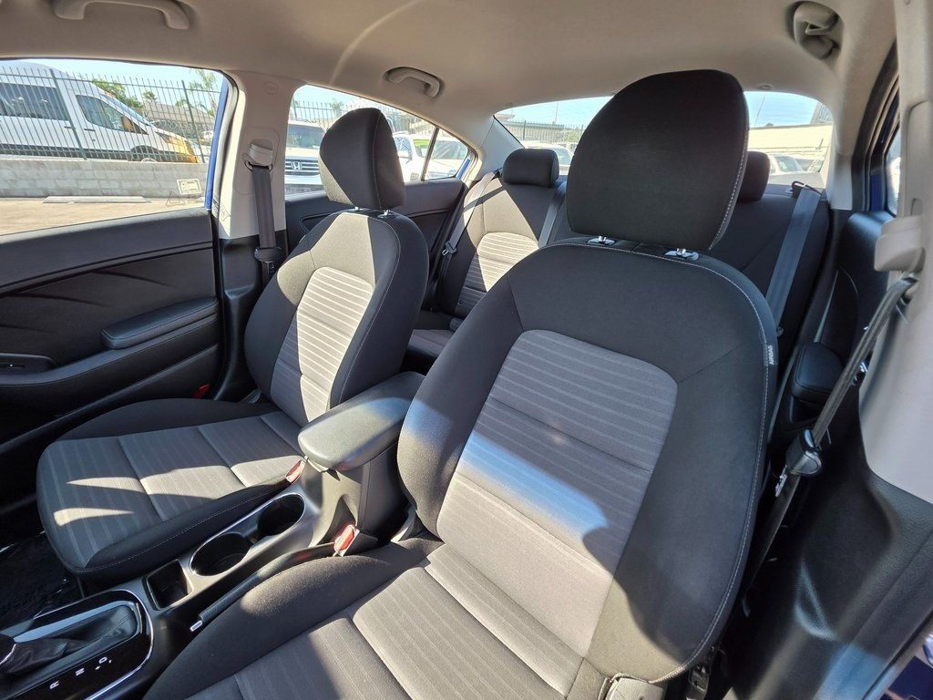 2017 Kia Forte S Automatic - 22941345 - 12