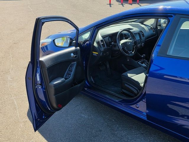 2017 Kia Forte S Automatic - 22941345 - 37