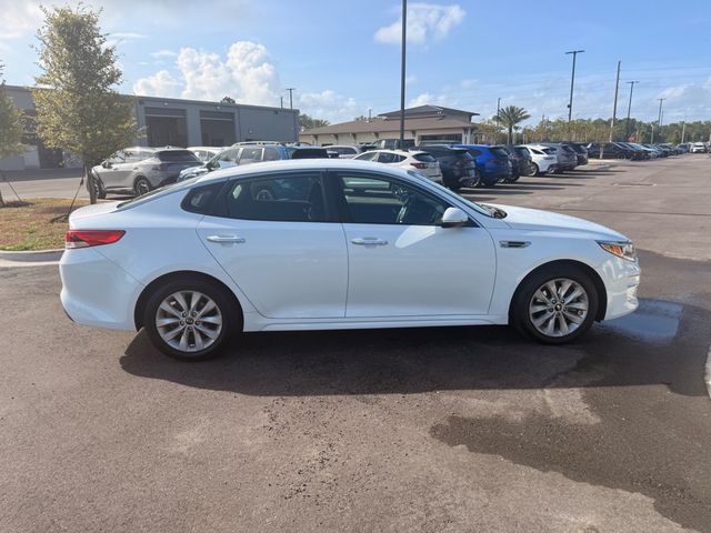 2017 Kia Optima LX Automatic - 23068855 - 17