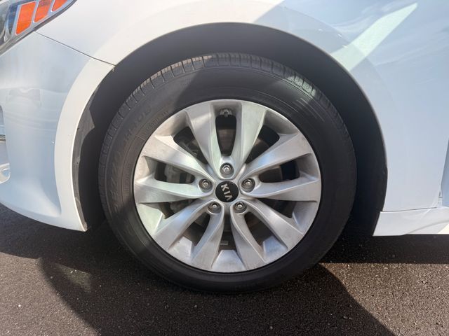 2017 Kia Optima LX Automatic - 23068855 - 21