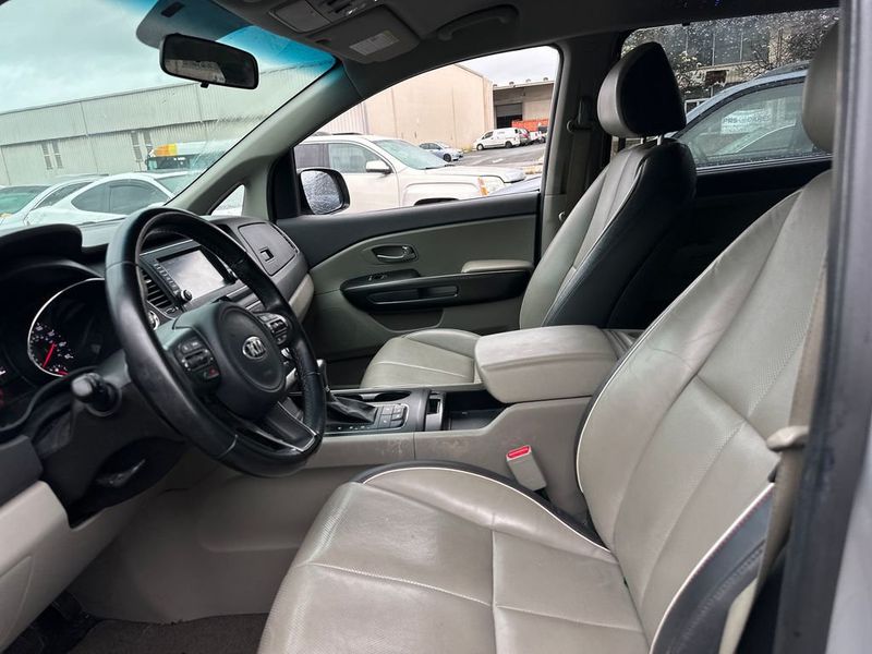 2017 Kia Sedona LX FWD - 23011622 - 12
