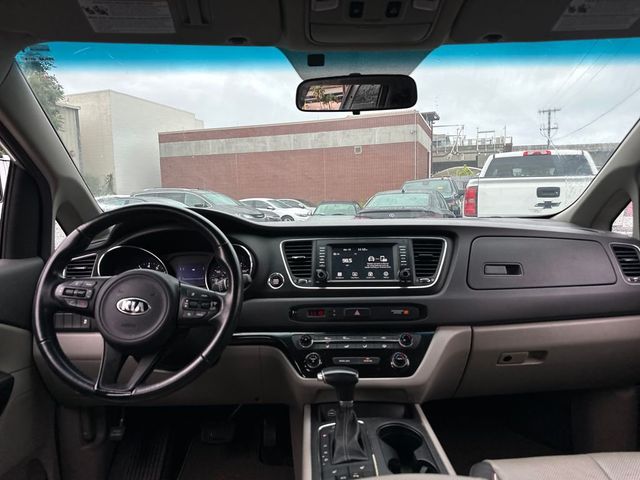 2017 Kia Sedona LX FWD - 23011622 - 13