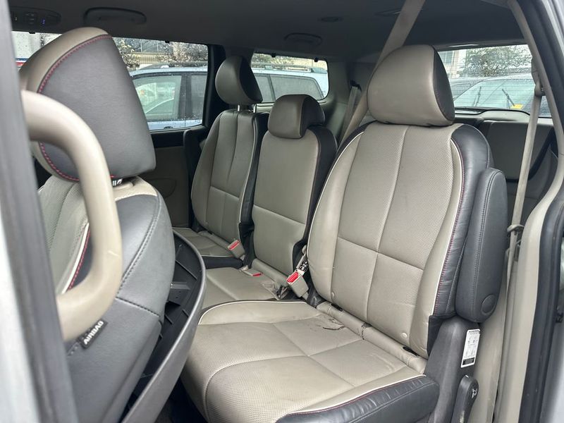 2017 Kia Sedona LX FWD - 23011622 - 14