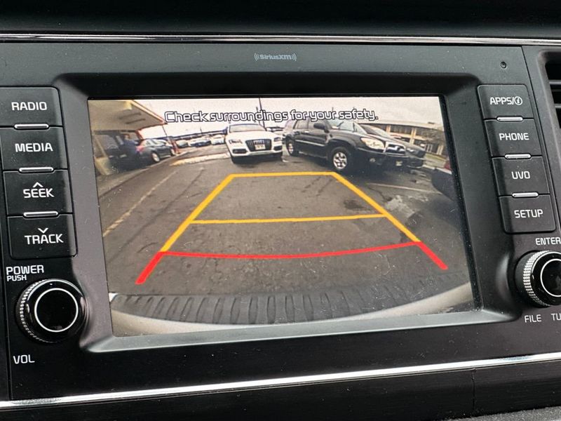 2017 Kia Sedona LX FWD - 23011622 - 16