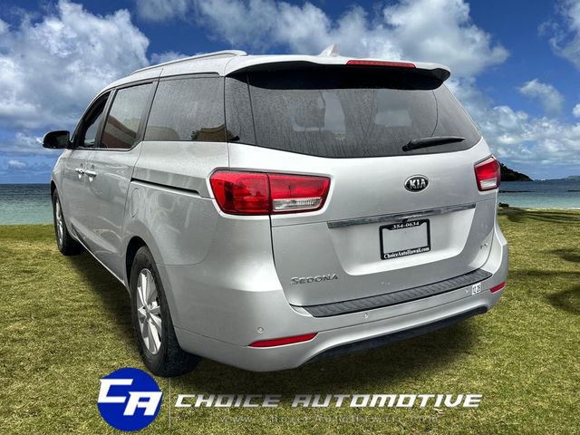 2017 Kia Sedona LX FWD - 23011622 - 4
