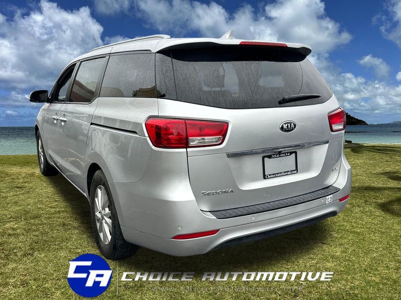 2017 Kia Sedona LX FWD - 23011622 - 4