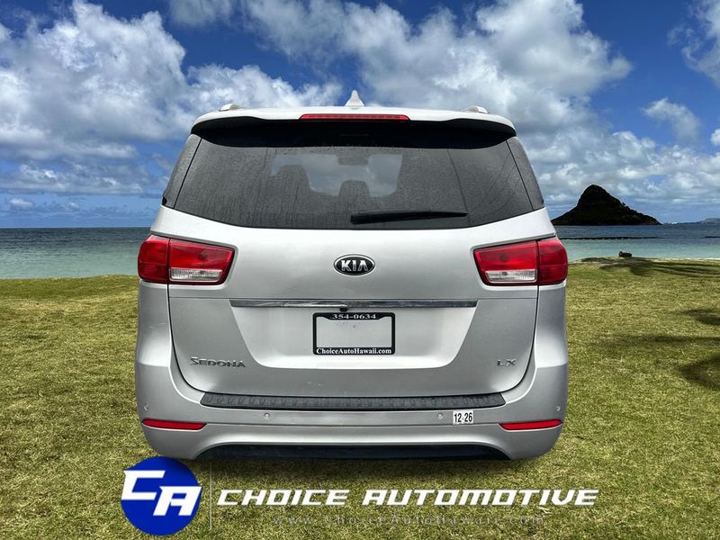 2017 Kia Sedona LX FWD - 23011622 - 6