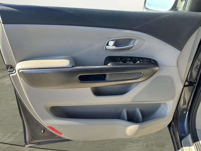 2017 Kia Sedona LX FWD - 22971674 - 11