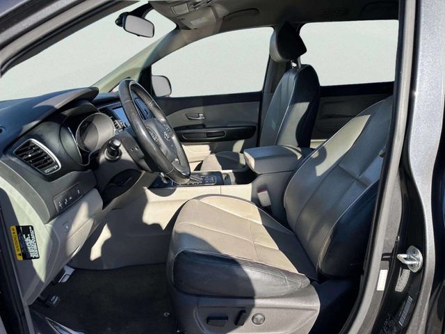 2017 Kia Sedona LX FWD - 22971674 - 14