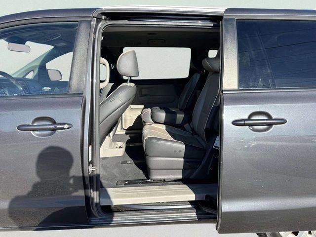 2017 Kia Sedona LX FWD - 22971674 - 15