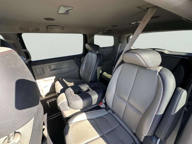2017 Kia Sedona LX FWD - 22971674 - 16