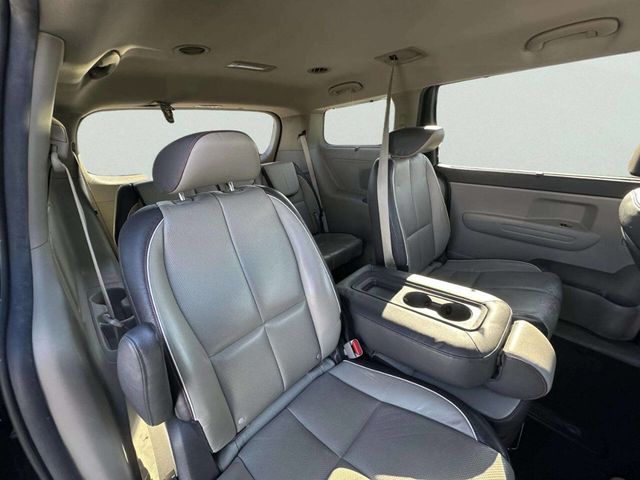 2017 Kia Sedona LX FWD - 22971674 - 18