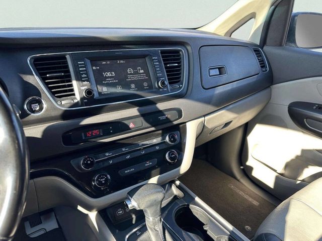 2017 Kia Sedona LX FWD - 22971674 - 29