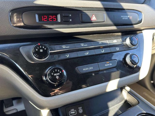 2017 Kia Sedona LX FWD - 22971674 - 32