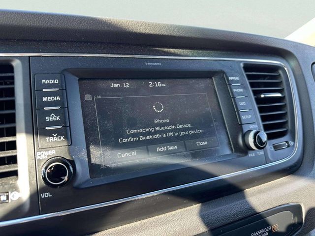 2017 Kia Sedona LX FWD - 22971674 - 34