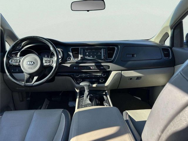 2017 Kia Sedona LX FWD - 22971674 - 38