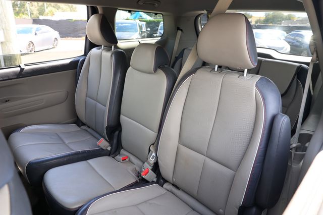2017 Kia Sedona LX FWD - 22916281 - 9