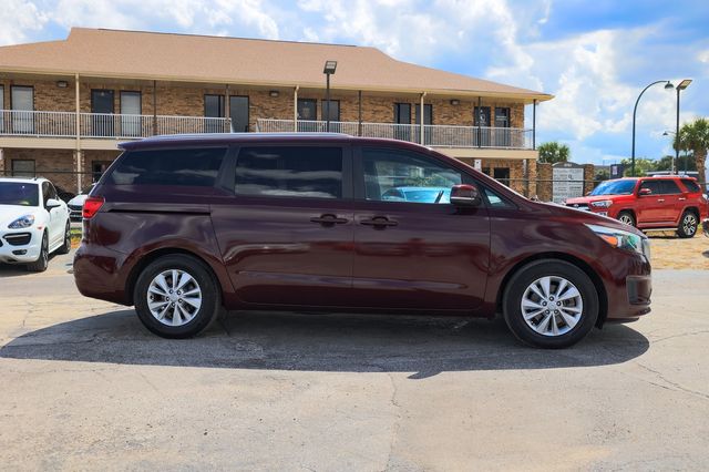 2017 Kia Sedona LX FWD - 22916281 - 14