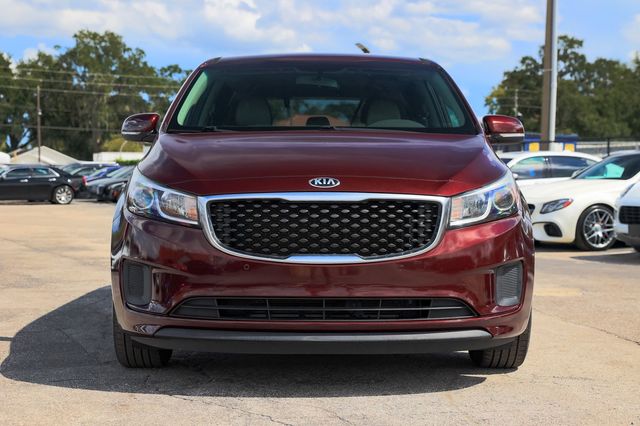 2017 Kia Sedona LX FWD - 22916281 - 18