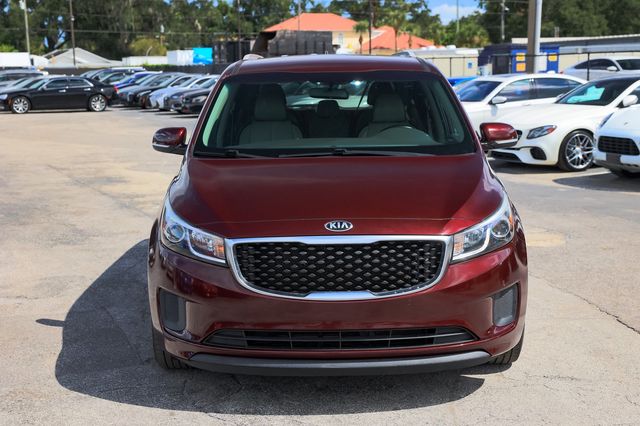 2017 Kia Sedona LX FWD - 22916281 - 19