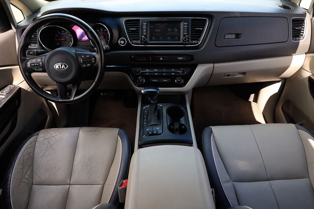 2017 Kia Sedona LX FWD - 22916281 - 21